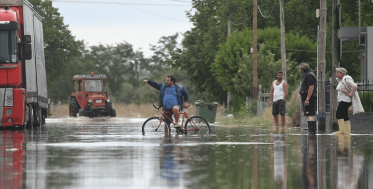 Yunanistan'daki sel felaketinin sağlık açısından tehdit oluşturduğu bildirildi