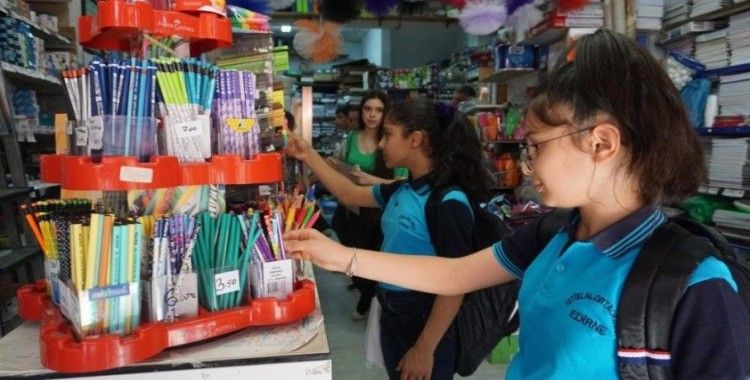 Okullar açıldı, kırtasiyelerde hareketlilik arttı