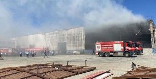 Şanlıurfa'da geri dönüşüm fabrikasında korkutan yangın