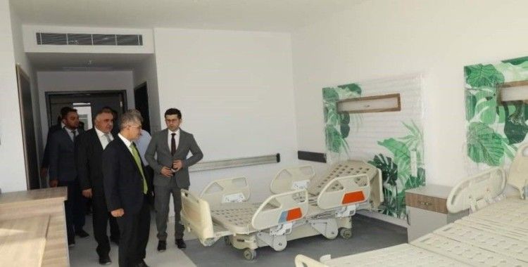 Vali Çelik, Niğde Ömer Halisdemir Eğitim ve Araştırma Hastanesi’nde incelemelerde bulundu
