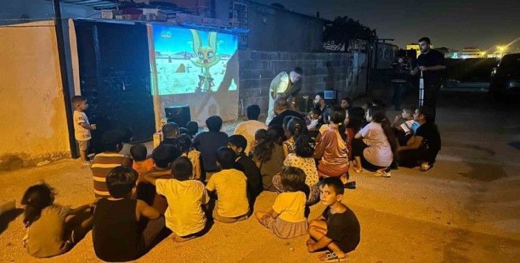 Hiç sinemaya gitmediler sinema ayaklarına geldi
