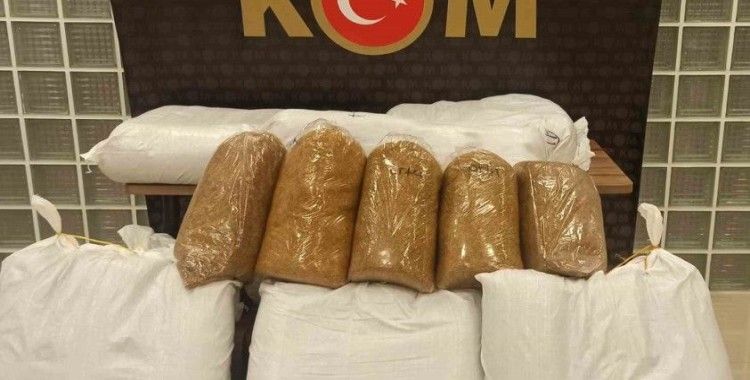 Durdurulan araçtan bandrolsüz tütün ele geçirildi
