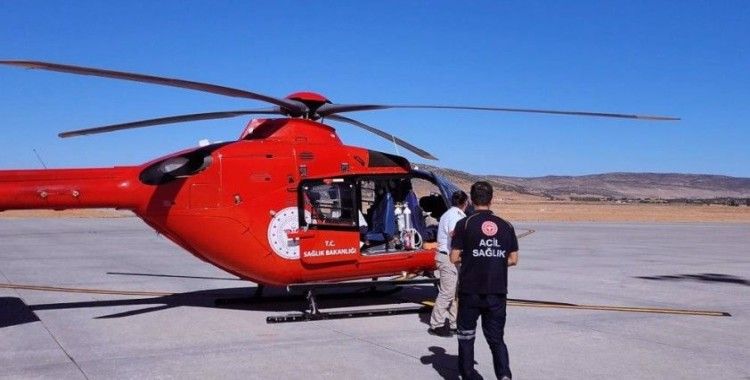 Bingöl'de ambulans helikopter yaşlı adam için havalandı
