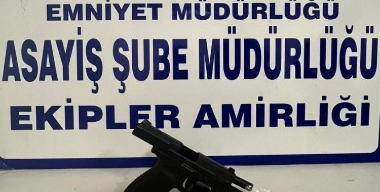 Kütahya’da şüphe üzerine durdurulan araçta silah ve uyuşturucu bulundu
