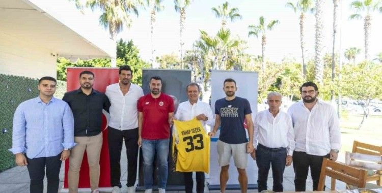Başkan Seçer, MSK Erkek Basketbol Takımı oyuncuları ile bir araya geldi
