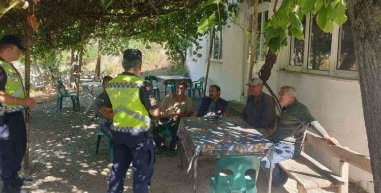 Jandarma ekiplerinden köylülere yönelik eğitim
