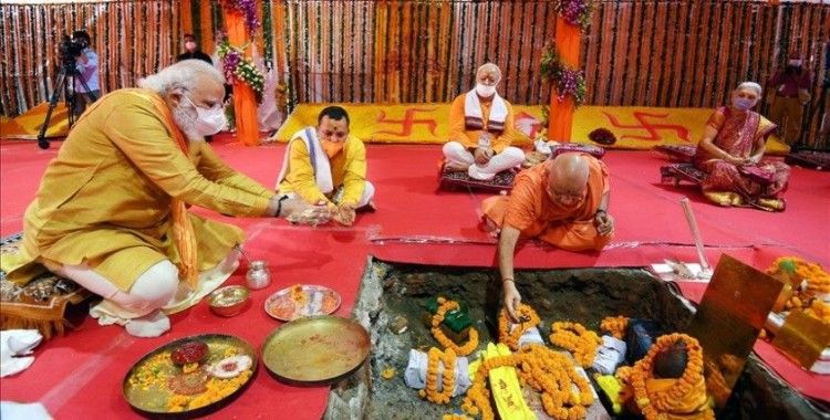 Hindistan'da 1992'de milliyetçilerce yıkılan Babri Camisi'nin yerine yapılan tapınak ocakta açılacak