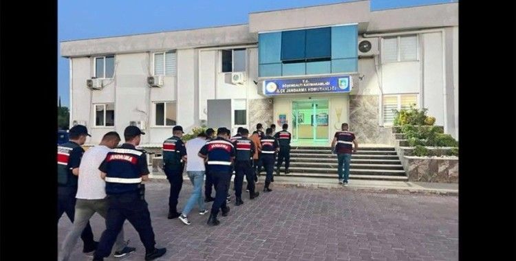 İçişleri Bakanı Yerlikaya, 8 ilde düzenlenen operasyonlarda 42 zehir tacirinin yakalandığını bildirdi