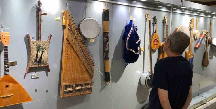 Pendik’te yedi kıtadan 600 müzik enstrümanı sergide buluştu
