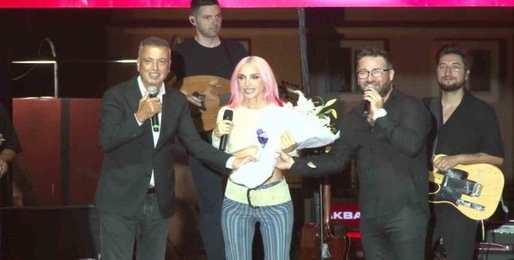 8. Ataşehir Kardeş Kültürlerin Festivali coşkuyla başladı
