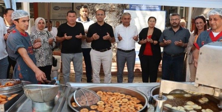 Başvekil Adnan Menderes, Demokrasi Çınarı altında anıldı
