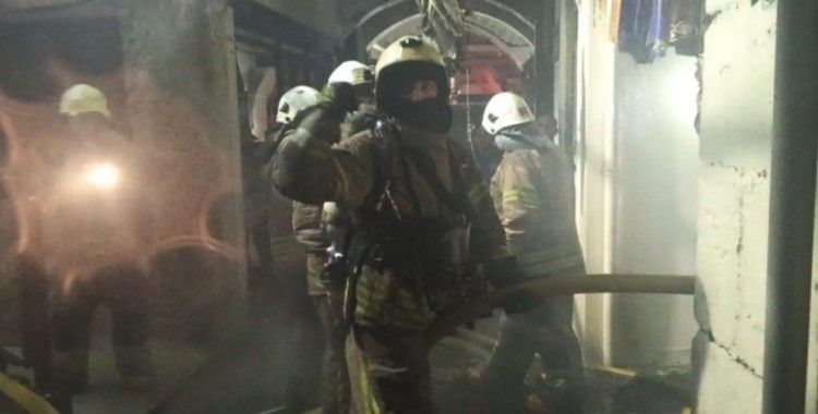 Kapalıçarşı’da çıkan yangın söndürüldü
