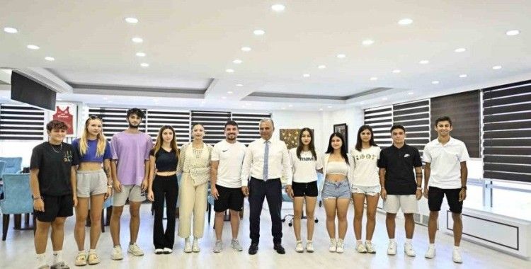 Muratpaşa, gençleri hayallerindeki üniversiteye kavuşturdu
