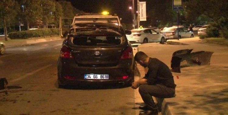 Kartal’da hız yapan araç önce ağaca çarptı: 3 hafif yaralı

