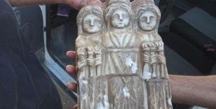 Mezar kazısında Roma dönemine ait 'Üç Güzeller' heykeli bulundu