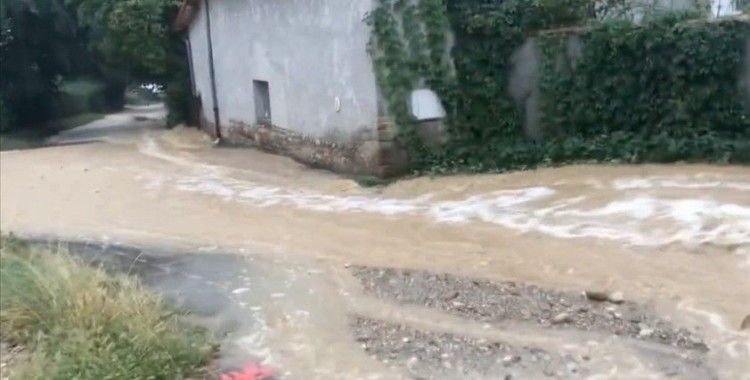 Fransa'nın birçok bölgesinde 'kuvvetli yağış ve fırtına' etkili oluyor