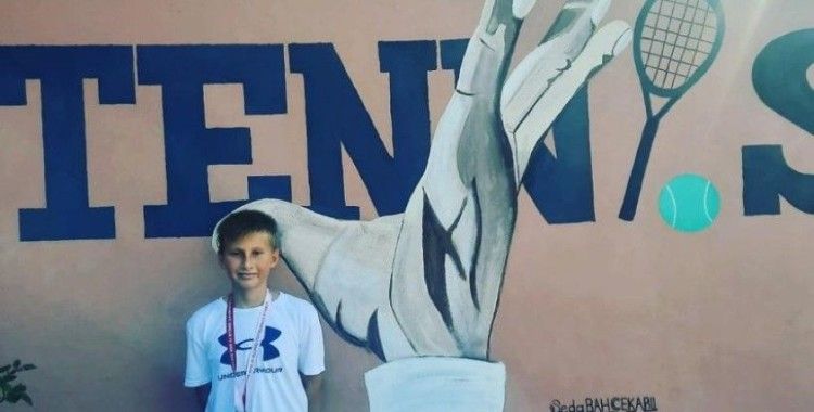 Teniste 2 şampiyonluk
