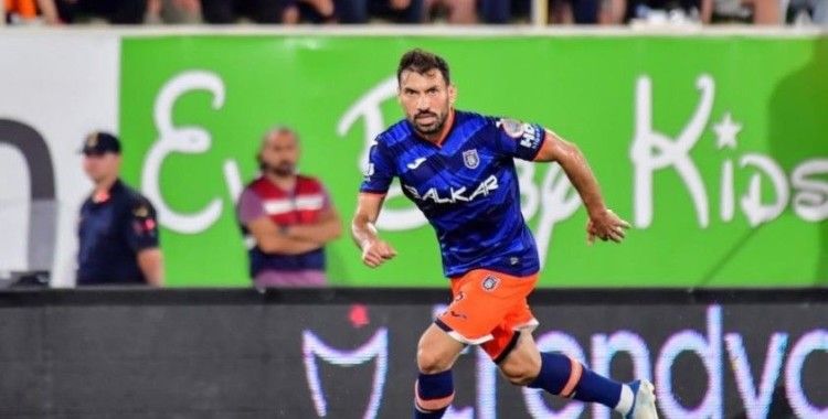 Başakşehir'de Şener Özbayraklı ile yollar ayrıldı