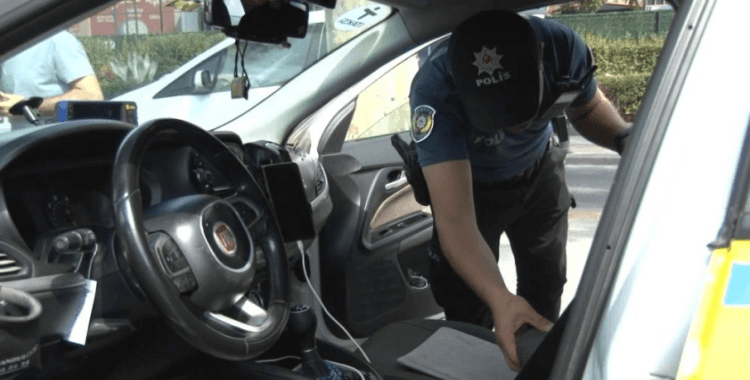 Fatih’te okul önlerinde polis denetimlerine devam ediliyor