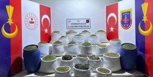 Diyarbakır'da terörün finans kaynağına büyük darbe: 2 ton esrar ele geçirildi
