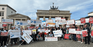 Almanya'da hastanelere daha fazla para verilmesi için gösteriler yapıldı