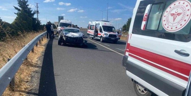 Yolunu şaşıran sürücü ters yöne girince minibüsle kafa kafaya çarpıştı: 5 yaralı
