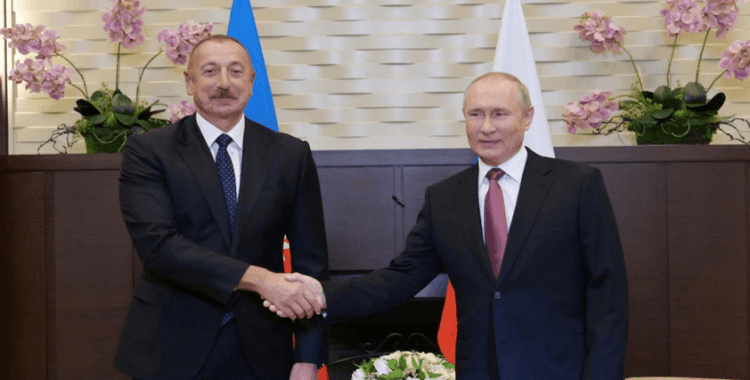 Putin ve Aliyev Karabağ konusunda telefonda görüştü
