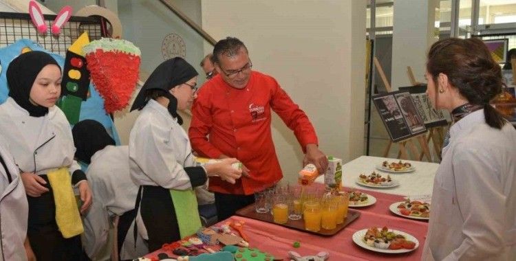 Denizli’de ’Cumhuriyetimizin 100. Yılında Engelleri Aşıyoruz’ sergisi açıldı
