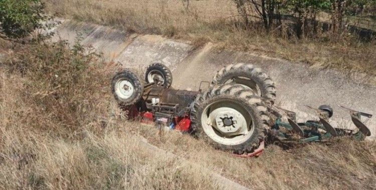 Traktör dere yatağına yuvarlandı: 1 ölü