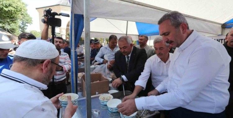 Şahinbey’de Ahilik Haftası pilav dağıtarak kutlandı
