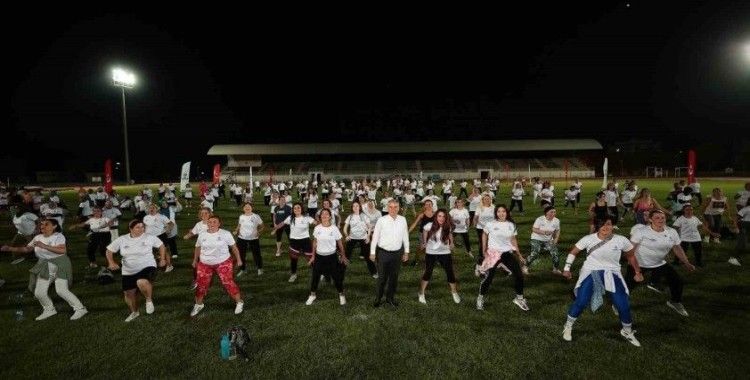 Denizlili kadınların zumba coşkusu
