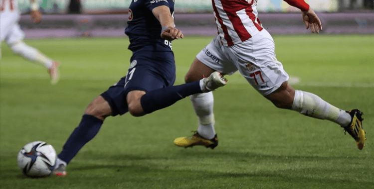 Sivasspor, Süper Lig'de yarın Çaykur Rizespor'a konuk olacak