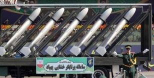 İran, Irak Savaşı'nın yıldönümünde yeni 'en uzun menzilli' insansız hava aracını sergiledi