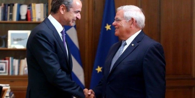 ABD'de rüşvetle suçlanan Türkiye karşıtı Menendez, Senato'daki görevinden ayrıldı