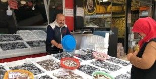 Balıkçılar halk günü yaptı: Hamsinin kilosu 35 TL'den satışa sunuldu