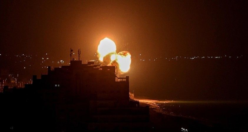 İsrail Gazze'de Hamas'a ait mevziye hava saldırısı düzenledi