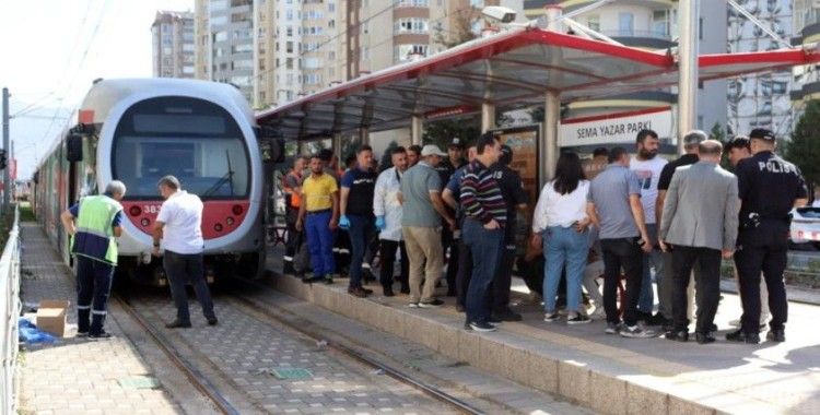 Ücretsiz binmek istediği tramvay sonu oldu