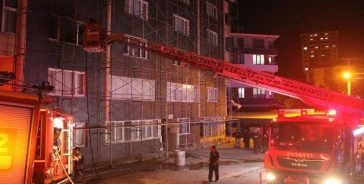 Apartman dairesinde korkutan yangın