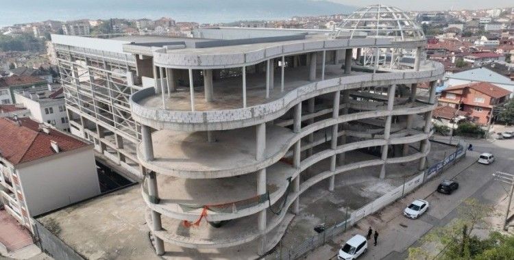 Derince’deki kongre merkezi belediye binasına dönüşecek
