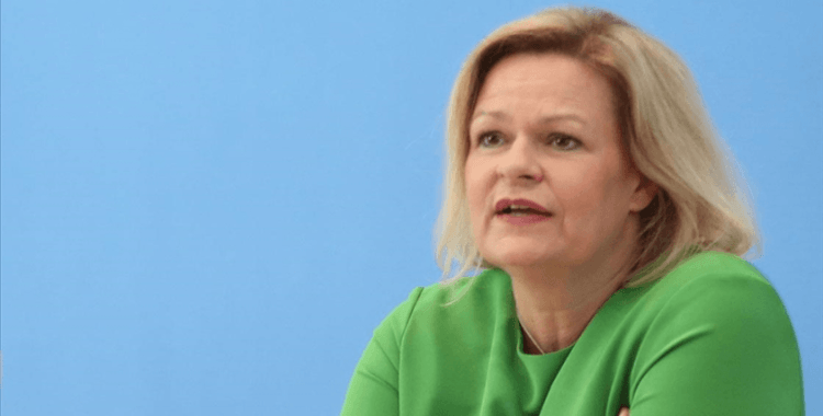 Almanya İçişleri Bakanı, muhalefetin 'mülteciler için üst sınır getirilmesi' teklifini reddetti