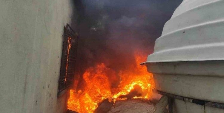 Batman’da lastik deposunda çıkan yangın paniğe yol açtı
