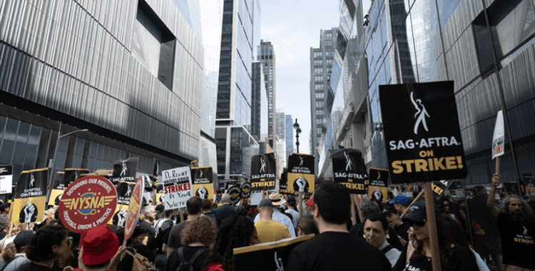 Hollywood'da grevdeki senaristler, yapımcılarla ön anlaşmaya vardı