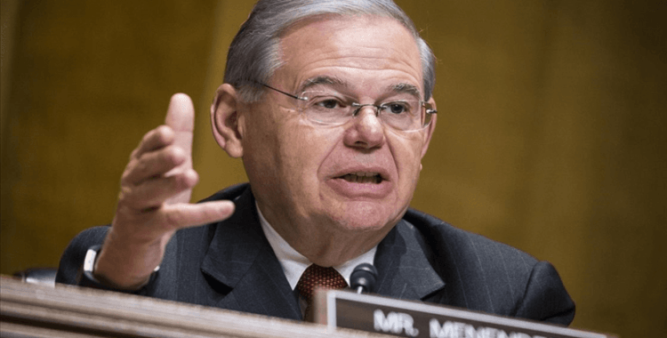 ABD Kongresinin önde gelen isimlerinden Bob Menendez'in başı altınlarla dertte
