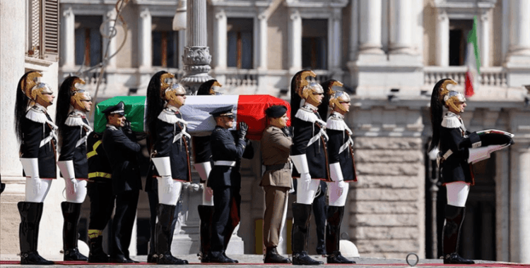 İtalya'da ölen eski Cumhurbaşkanı Napolitano devlet töreniyle son yolculuğuna uğurlandı