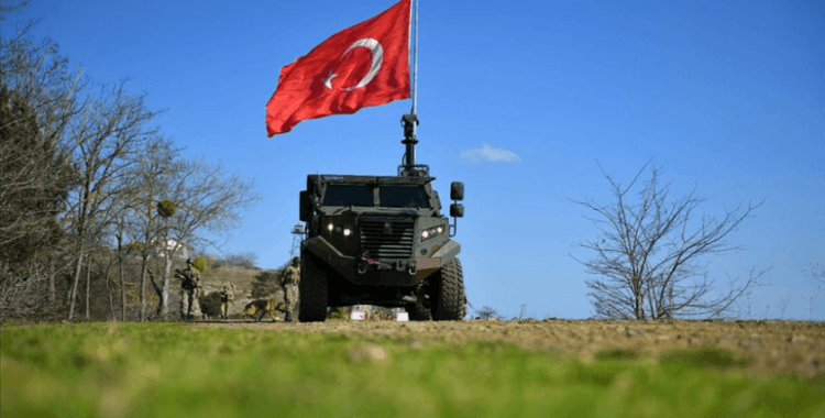 MSB: Yurda yasa dışı yollarla girmeye çalışan 11'i FETÖ üyesi 17 kişi yakalandı