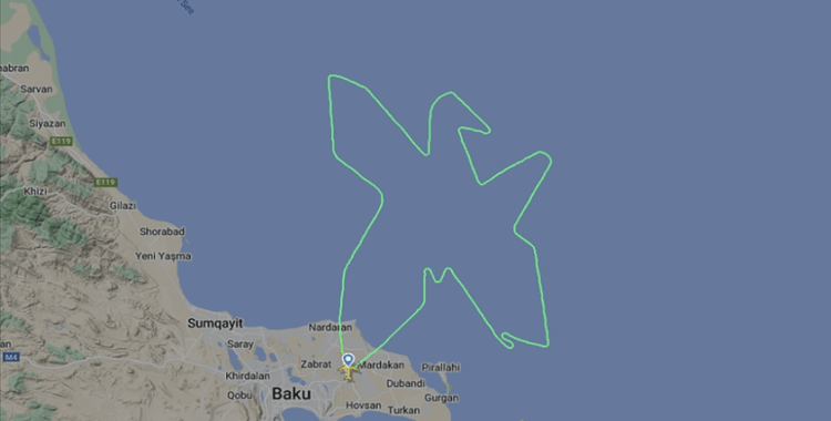 Azerbaycanlı pilotlar, şehitleri gökte Har-ı Bülbül çizerek andı