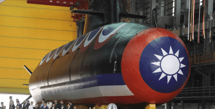 Tayvan, ilk yerli üretim denizaltısını törenle suya indirdi
