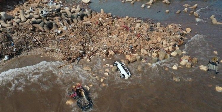 Libya'yı vuran sel halkı birleştirirken siyaset sahnesindeki bölünmeyi artırdı