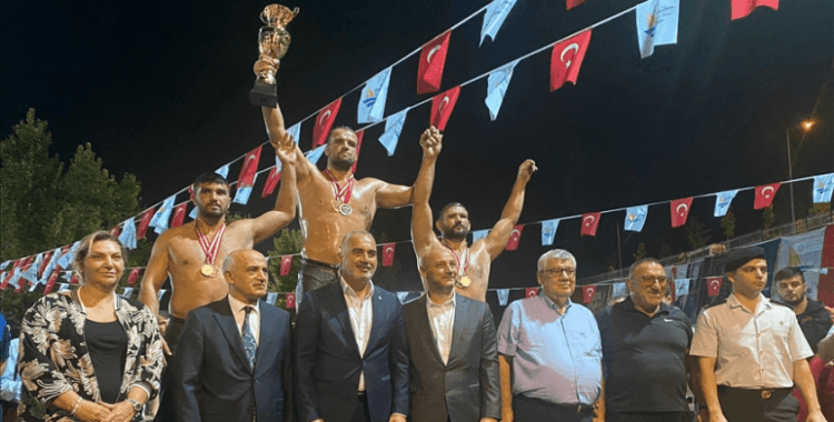 Karamürsel Yağlı Pehlivan Güreşleri'nde Hüseyin Gümüşalan başpehlivan oldu