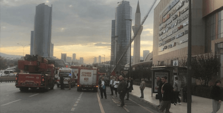 Maltepe'de bir AVM'de çıkan yangın söndürüldü